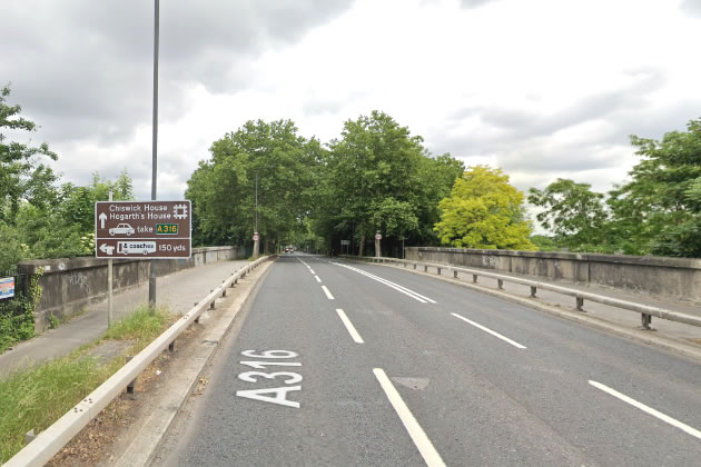 The Grove Park Bridge on the Great Chertsey Road